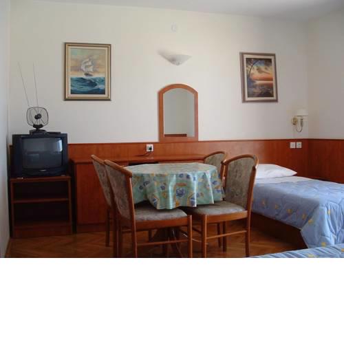 Apartments by the sea Lokva Rogoznica (Omis) - 14853