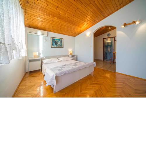 Apartments by the sea Mali Rat (Omis) - 16437