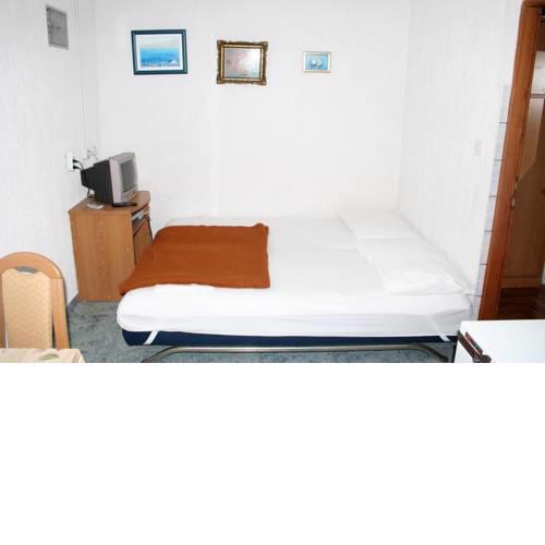 Apartments by the sea Mandre (Pag) - 4084