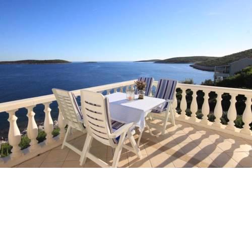 Apartments by the sea Milna (Vis) - 8944
