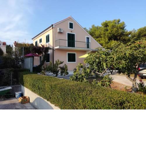 Apartments by the sea Mirca (Brac) - 2854