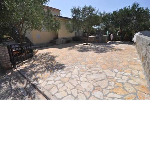 Apartments by the sea Necujam (Solta) - 14729