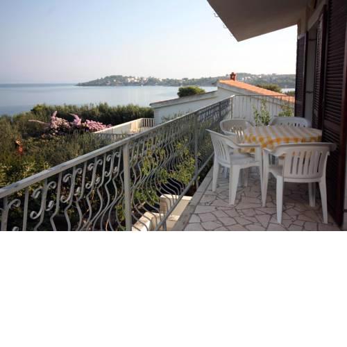 Apartments by the sea Necujam (Solta) - 5162