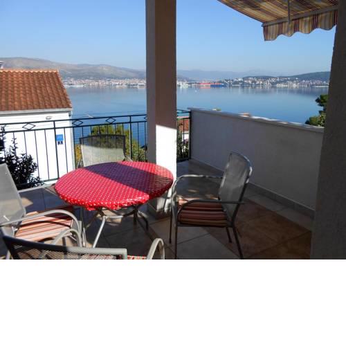 Apartments by the sea Okrug Donji (Ciovo) - 12310