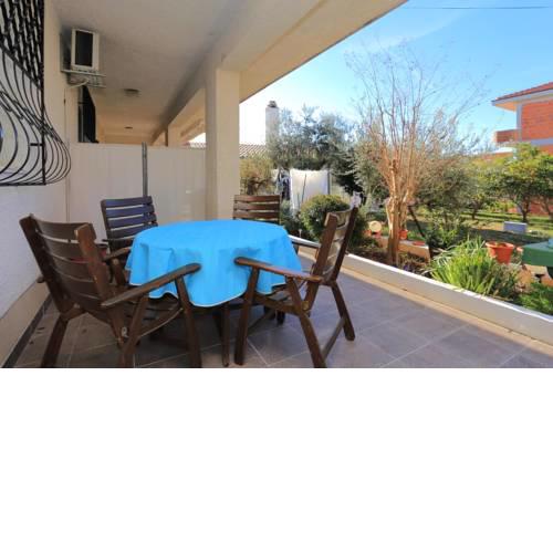 Apartments by the sea Okrug Gornji (Ciovo) - 1073
