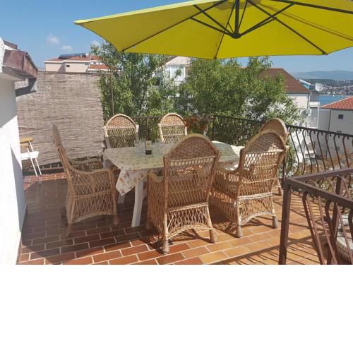 Apartments by the sea Okrug Gornji (Ciovo) - 11231