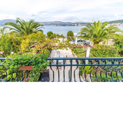 Apartments by the sea Okrug Gornji (Ciovo) - 2792