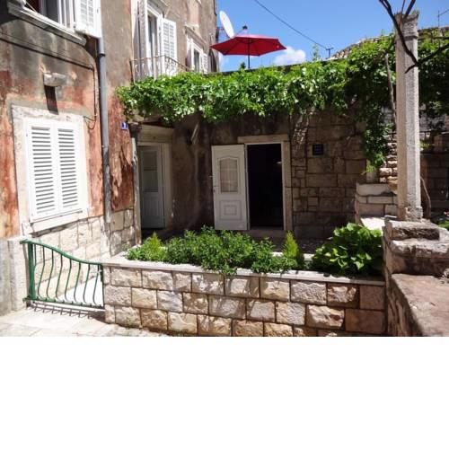 Apartments by the sea Orebic (Peljesac) - 17284