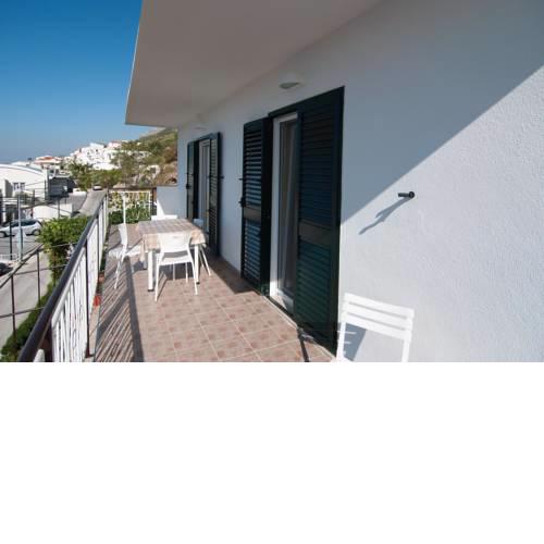 Apartments by the sea Pisak (Omis) - 1010