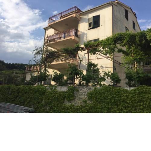 Apartments by the sea Podstrana (Split) - 15428