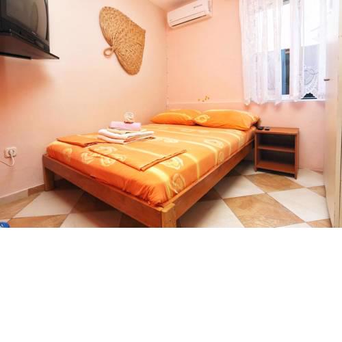 Apartments by the sea Promajna (Makarska) - 10329