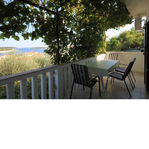 Apartments by the sea Rukavac (Vis) - 2411