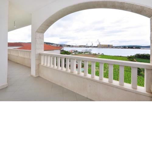 Apartments by the sea Seget Donji (Trogir) - 10023