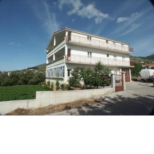 Apartments by the sea Seget Donji (Trogir) - 2041