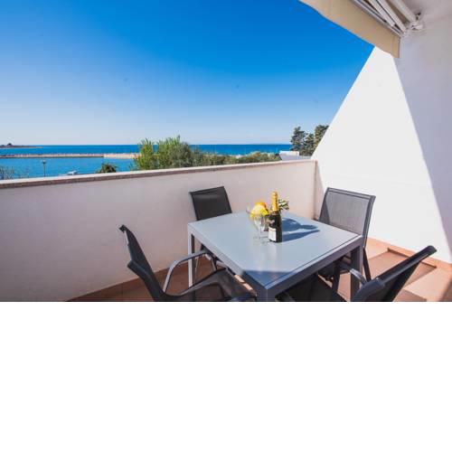 Apartments by the sea Semy