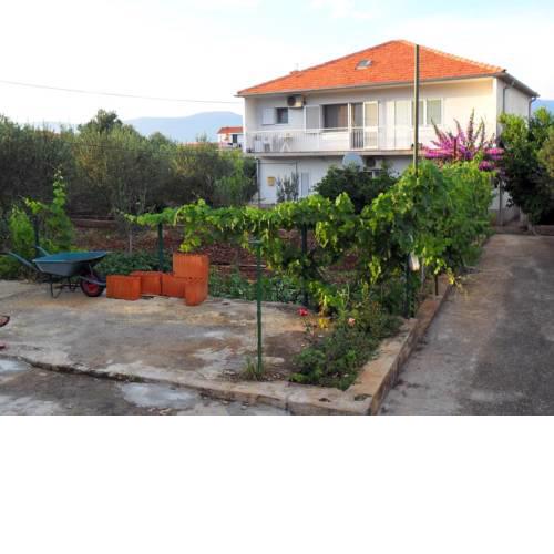 Apartments by the sea Slatine (Ciovo) - 11047