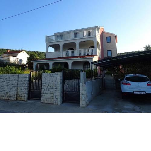 Apartments by the sea Slatine (Ciovo) - 1128