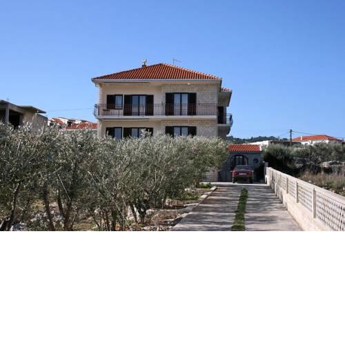 Apartments by the sea Slatine (Ciovo) - 1137