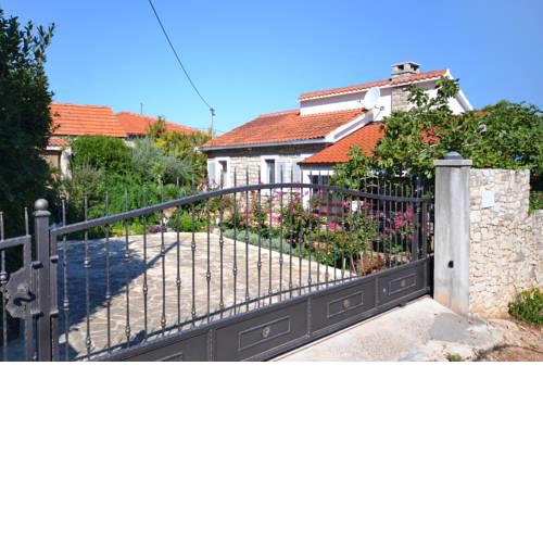 Apartments by the sea Splitska (Brac) - 11300