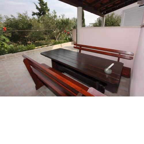 Apartments by the sea Splitska (Brac) - 5664