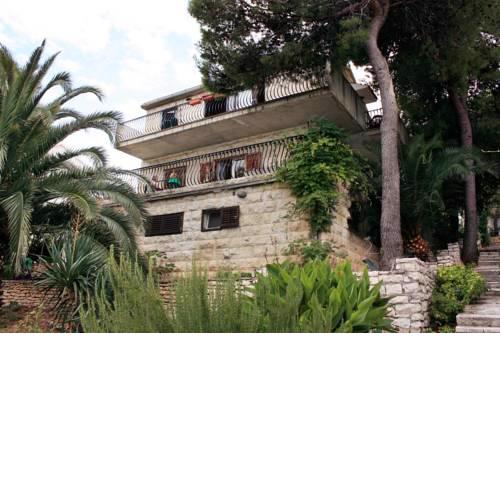Apartments by the sea Splitska (Brac) - 5669