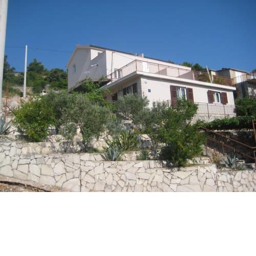 Apartments by the sea Stomorska (Solta) - 13695