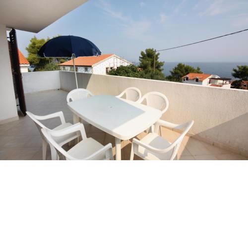 Apartments by the sea Stomorska (Solta) - 5179