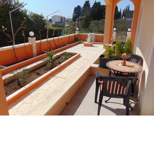 Apartments by the sea Sucuraj (Hvar) - 11228