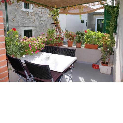 Apartments by the sea Sucuraj (Hvar) - 5684