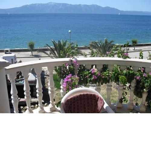 Apartments by the sea Sucuraj (Hvar) - 590