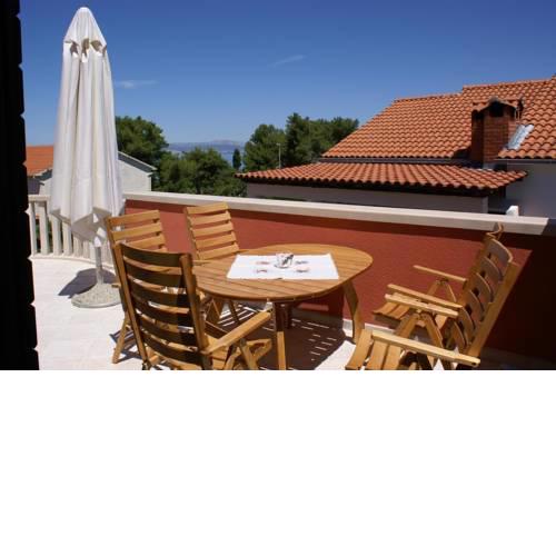 Apartments by the sea Supetar (Brac) - 4274