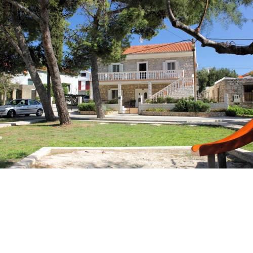 Apartments by the sea Sutomiscica (Ugljan) - 8474