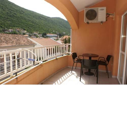 Apartments by the sea Trpanj (Peljesac) - 3162