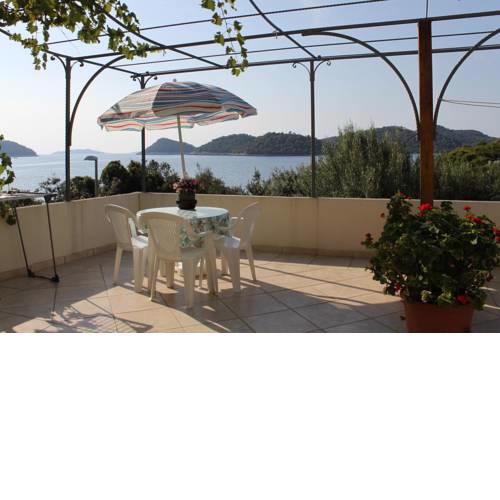 Apartments by the sea Ubli (Lastovo) - 8355