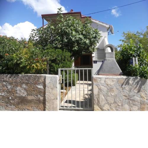 Apartments by the sea Vinisce (Trogir) - 11003
