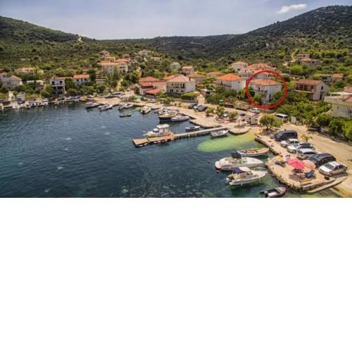 Apartments by the sea Vinisce (Trogir) - 17590