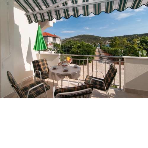 Apartments by the sea Vinisce (Trogir) - 6015