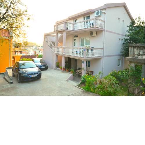 Apartments Čenić
