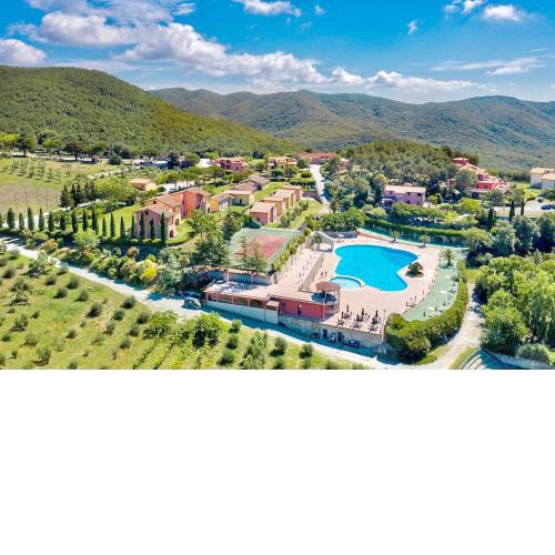 Apartments in residence with swimming pool in Riparbella