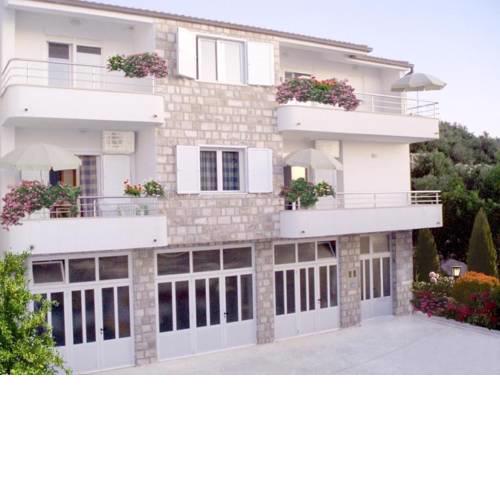 Apartments Ivi