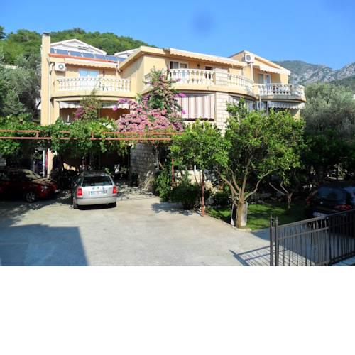 Apartments Kalluka