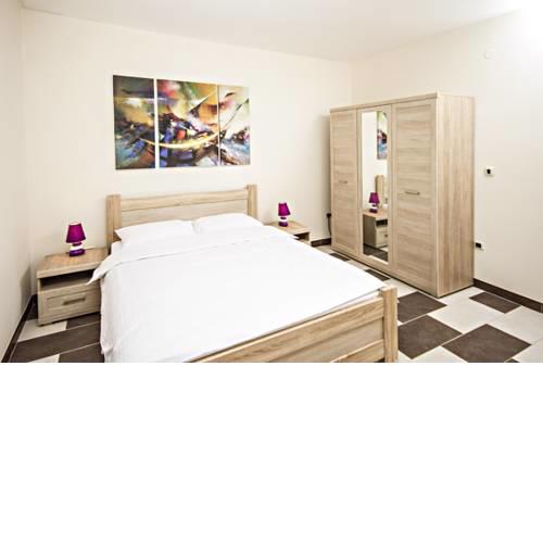Apartments Ljoljic