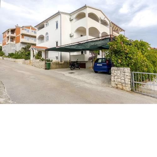 Apartments Luka