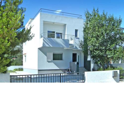 Apartments M & M Starigrad Paklenica - CDN05009-CYB