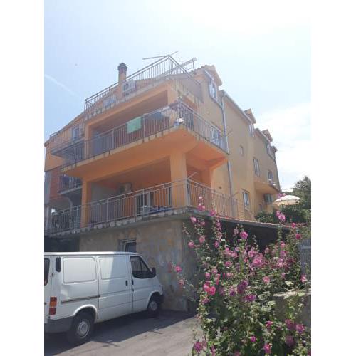 Apartments Mara Seget Vranjica
