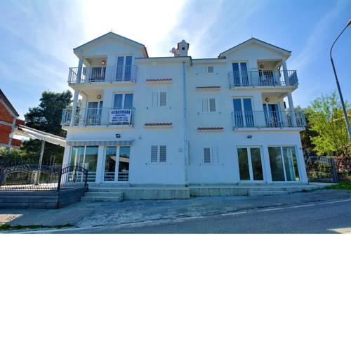 Apartments Marinic2