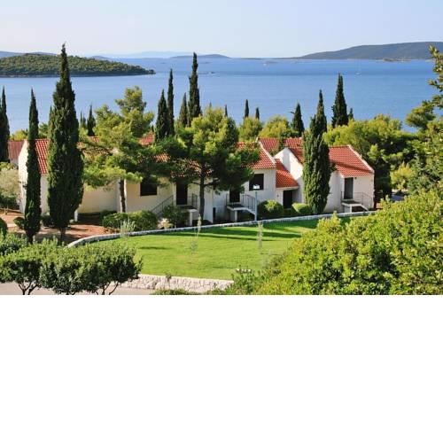 Apartments Medena Trogir - Seget Donij - CDM03041-CYA