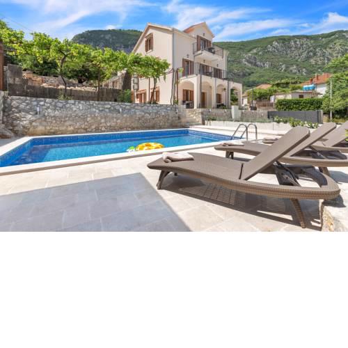 Apartments Mezini 11