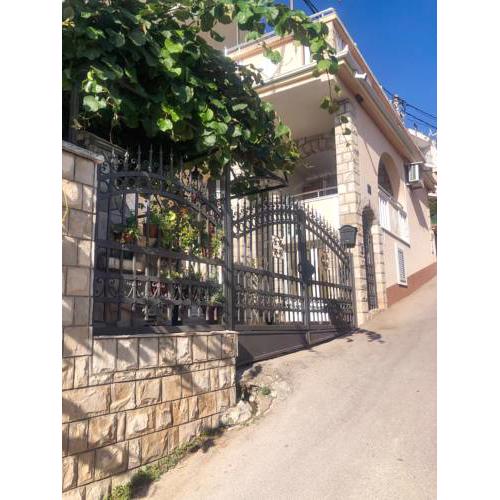 Apartments Moracanin