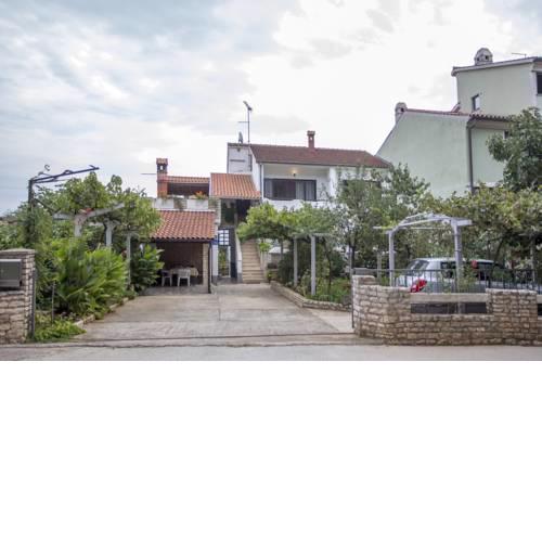 Apartments Rina 179